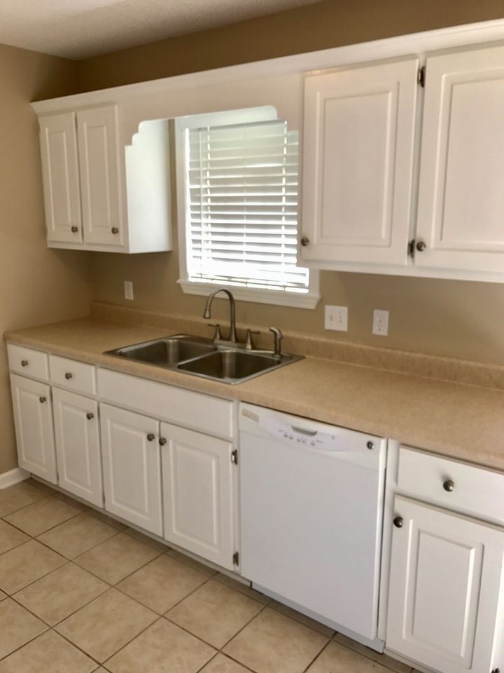 315 Eagles Point Dr - Photo 6 of 15