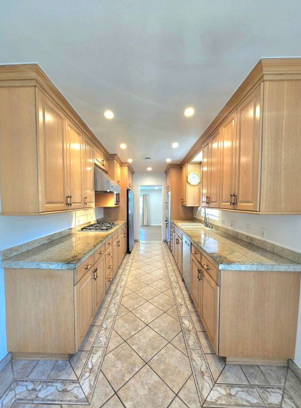 11522 Laurel Canyon Blvd - Photo 5 of 17
