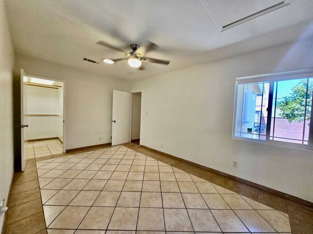 11522 Laurel Canyon Blvd - Photo 7 of 17
