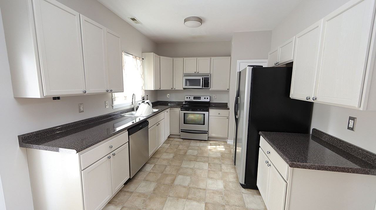 210 Newberry Ln - Photo 4 of 21