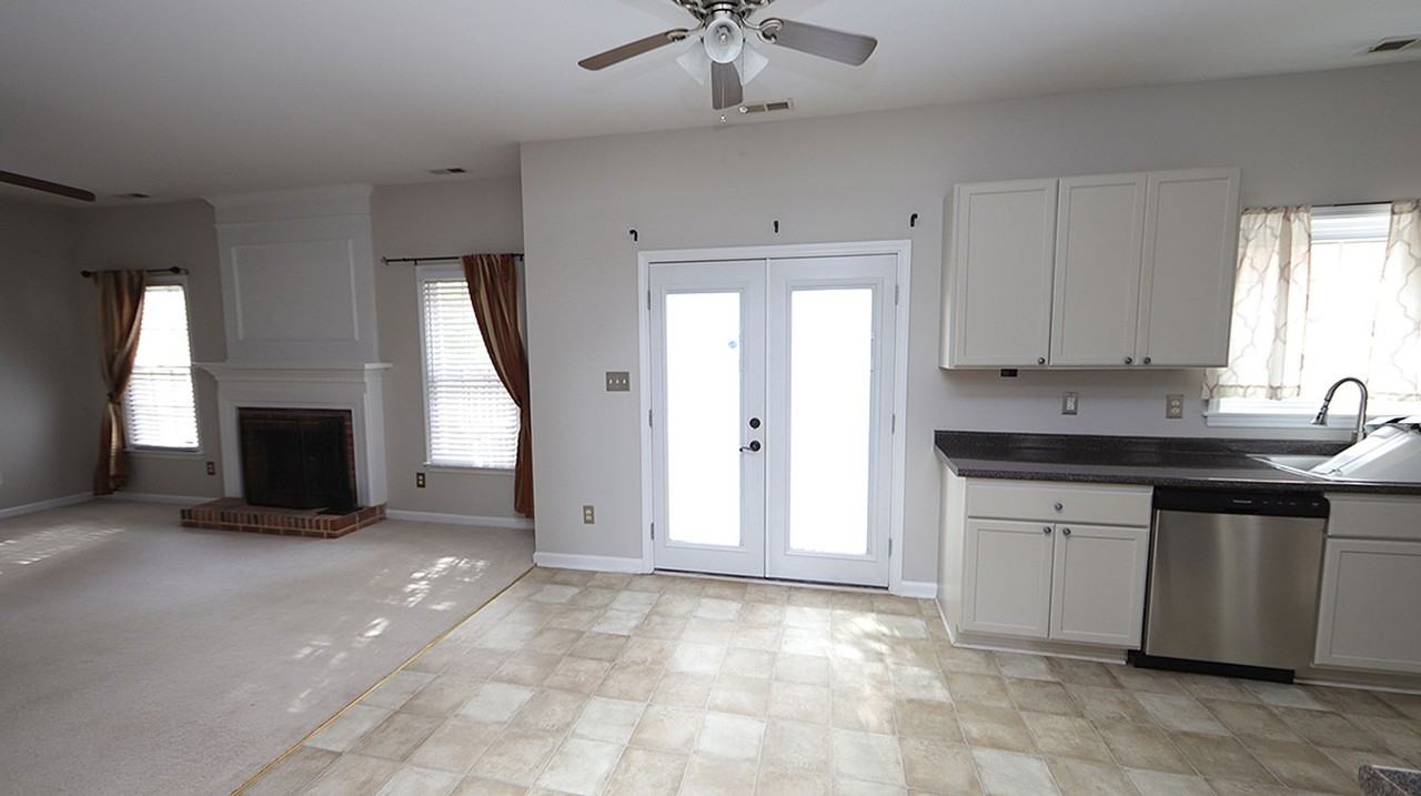 210 Newberry Ln - Photo 5 of 21