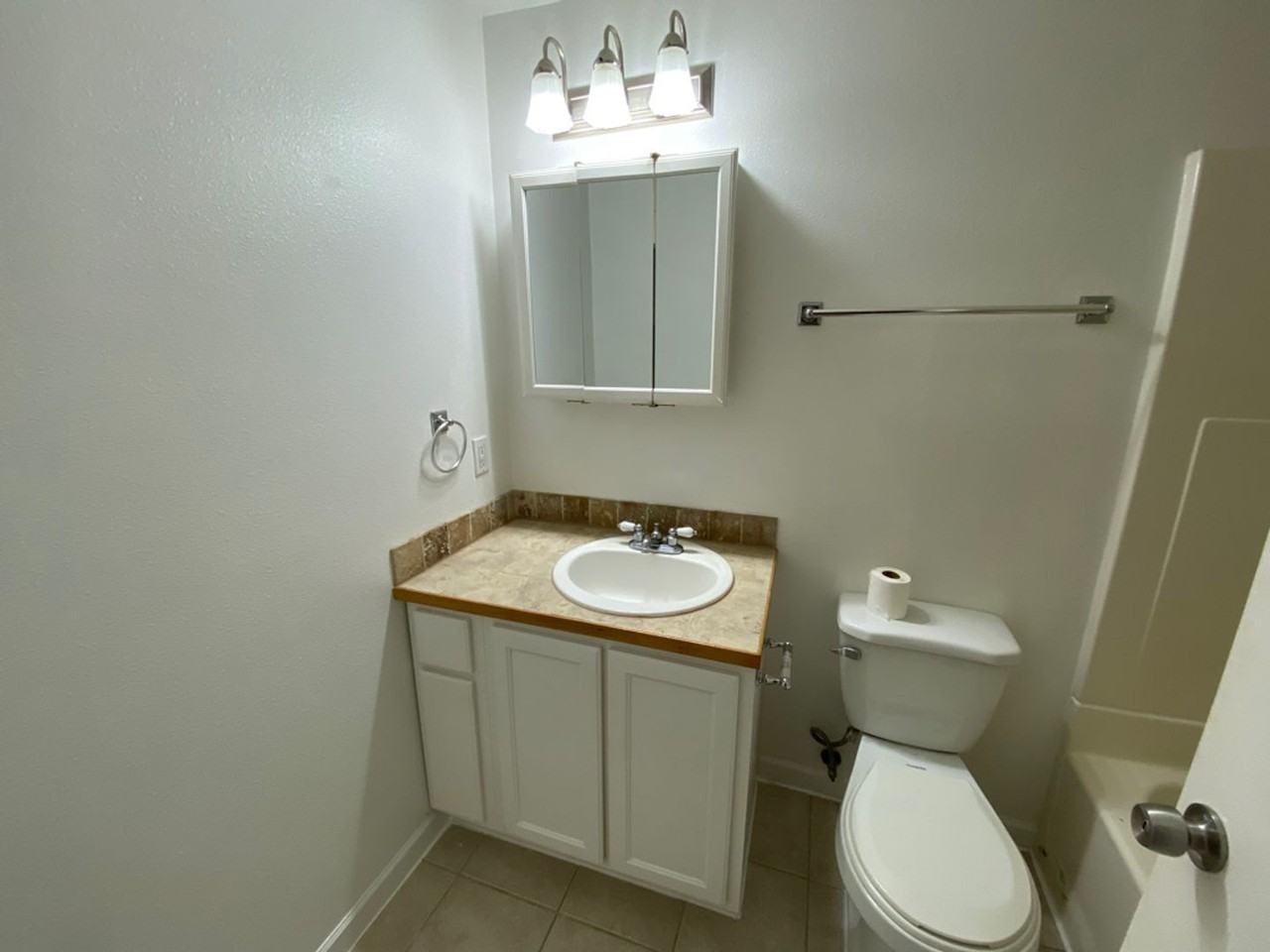 1425 W 8th Ave #04 - Photo 5 of 7