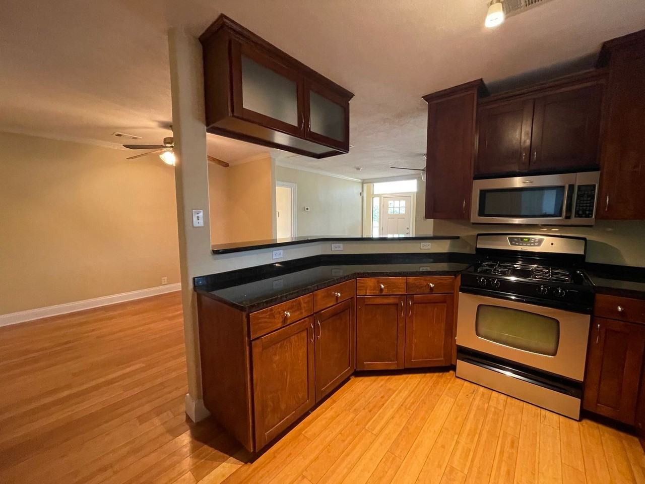 1038 E 43rd Street - Photo 6 of 50