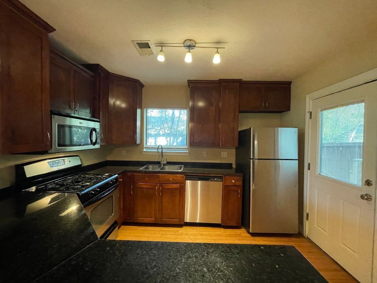 1038 E 43rd Street - Photo 7 of 50