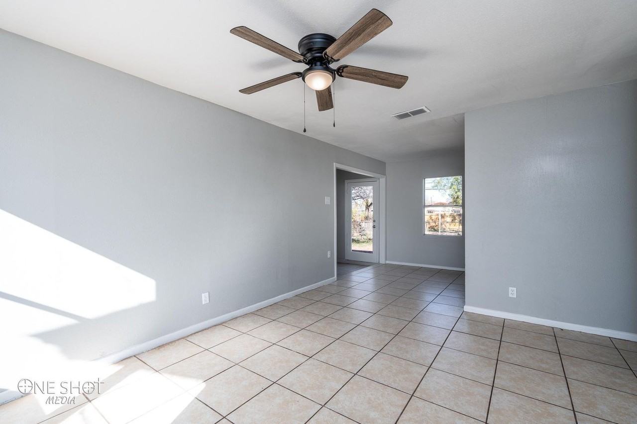 5226 Questa Dr - Photo 4 of 35