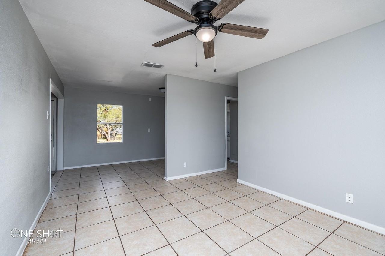 5226 Questa Dr - Photo 5 of 35