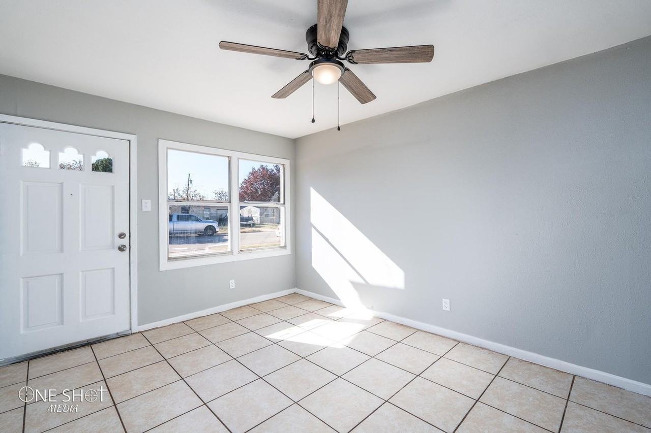 5226 Questa Dr - Photo 7 of 35