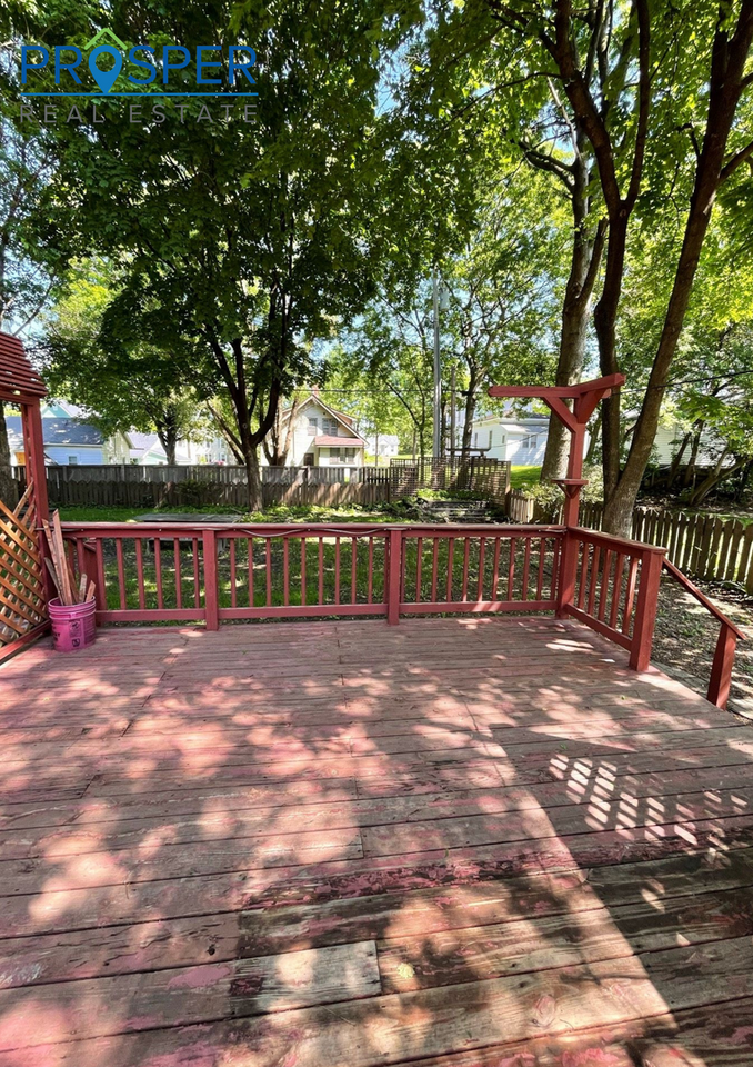 532 Broadway St - Photo 2 of 37