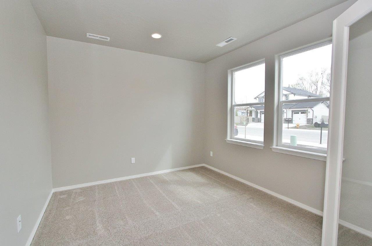 33 N Mingus Ave - Photo 4 of 30