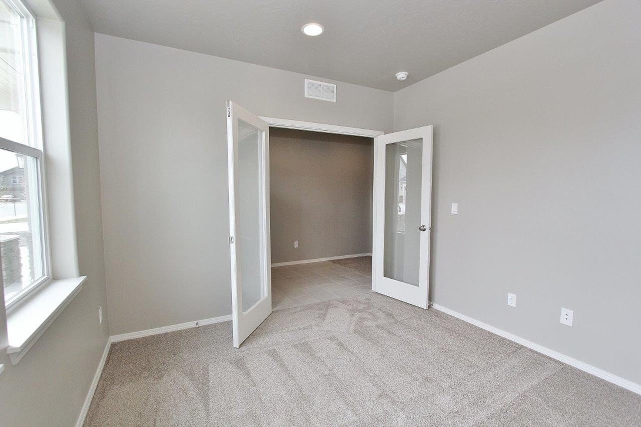 33 N Mingus Ave - Photo 5 of 30