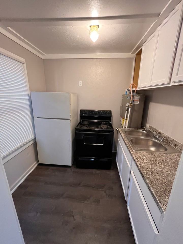 107 S Lea Ave - Photo 4 of 5