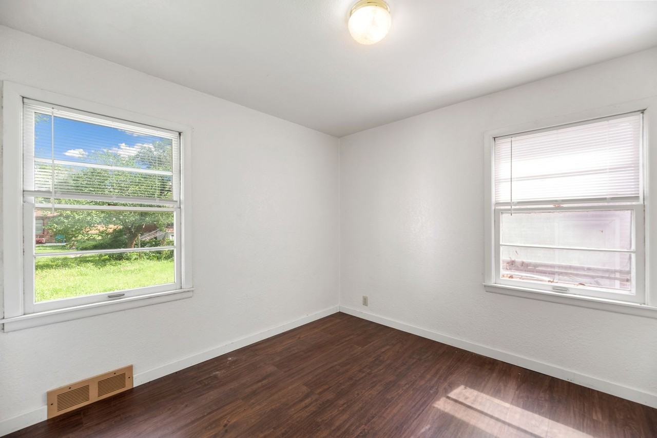 6014 Castle Drive - Photo 7 of 26