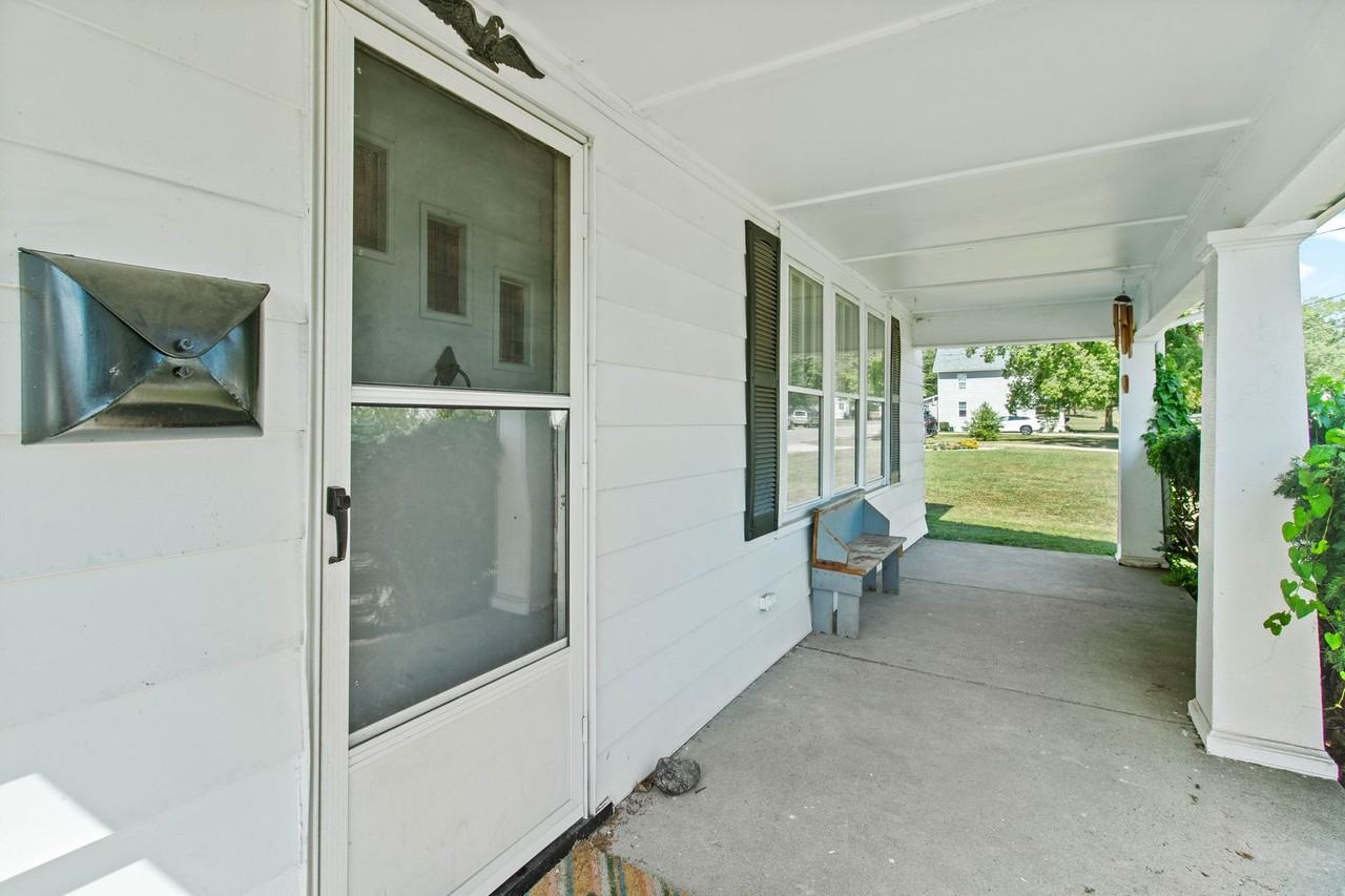 53 Monroe Ave - Photo 4 of 27