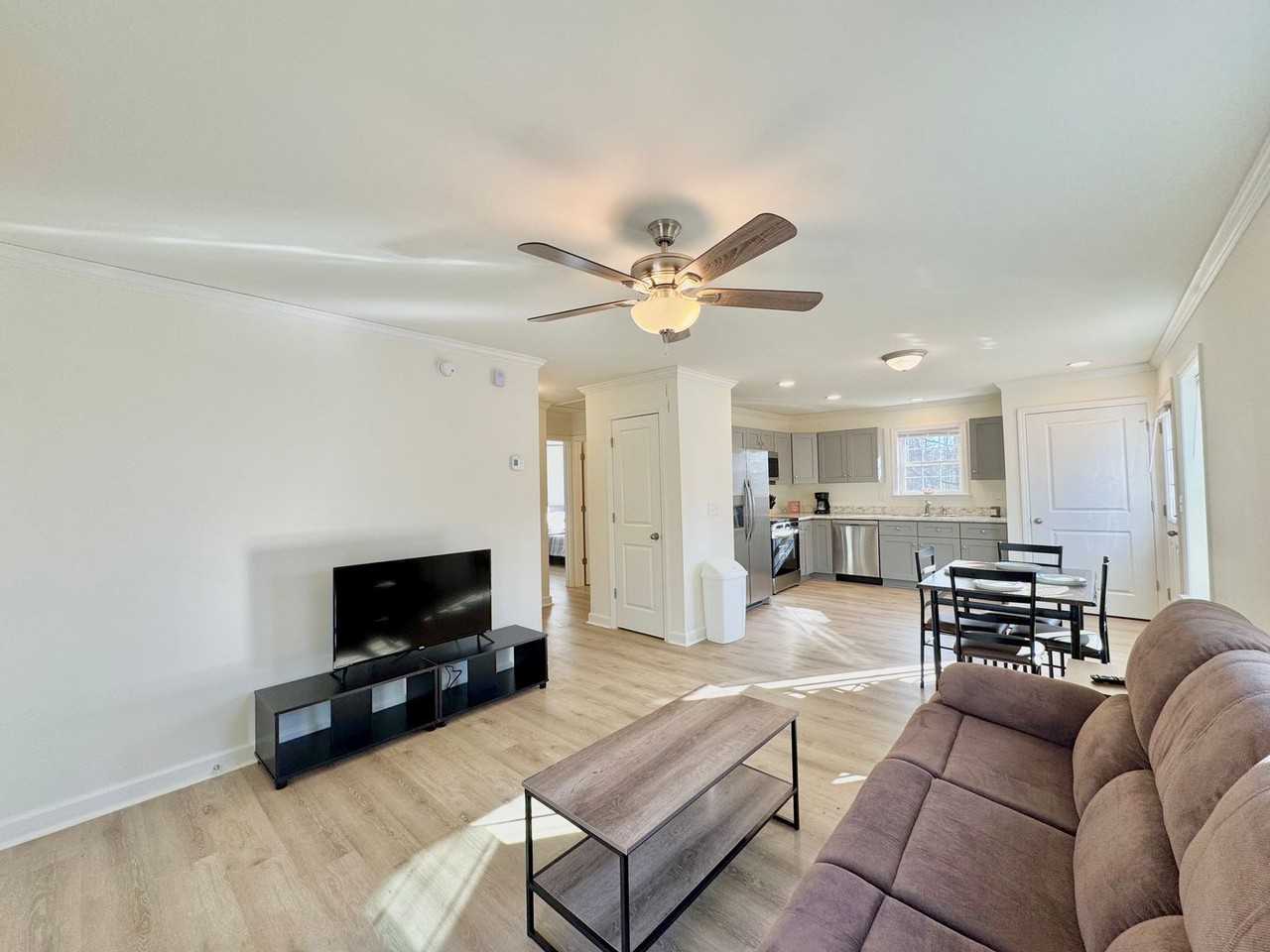 1710 Draper Rd - Photo 4 of 17