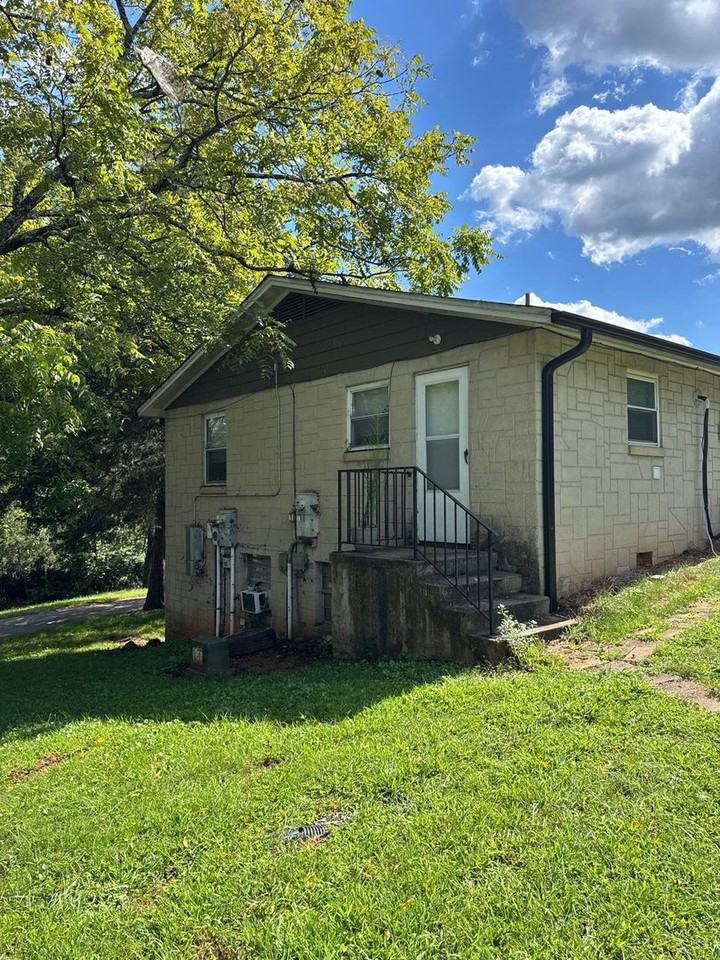 2964 Old Shelby Rd - Photo 2 of 14