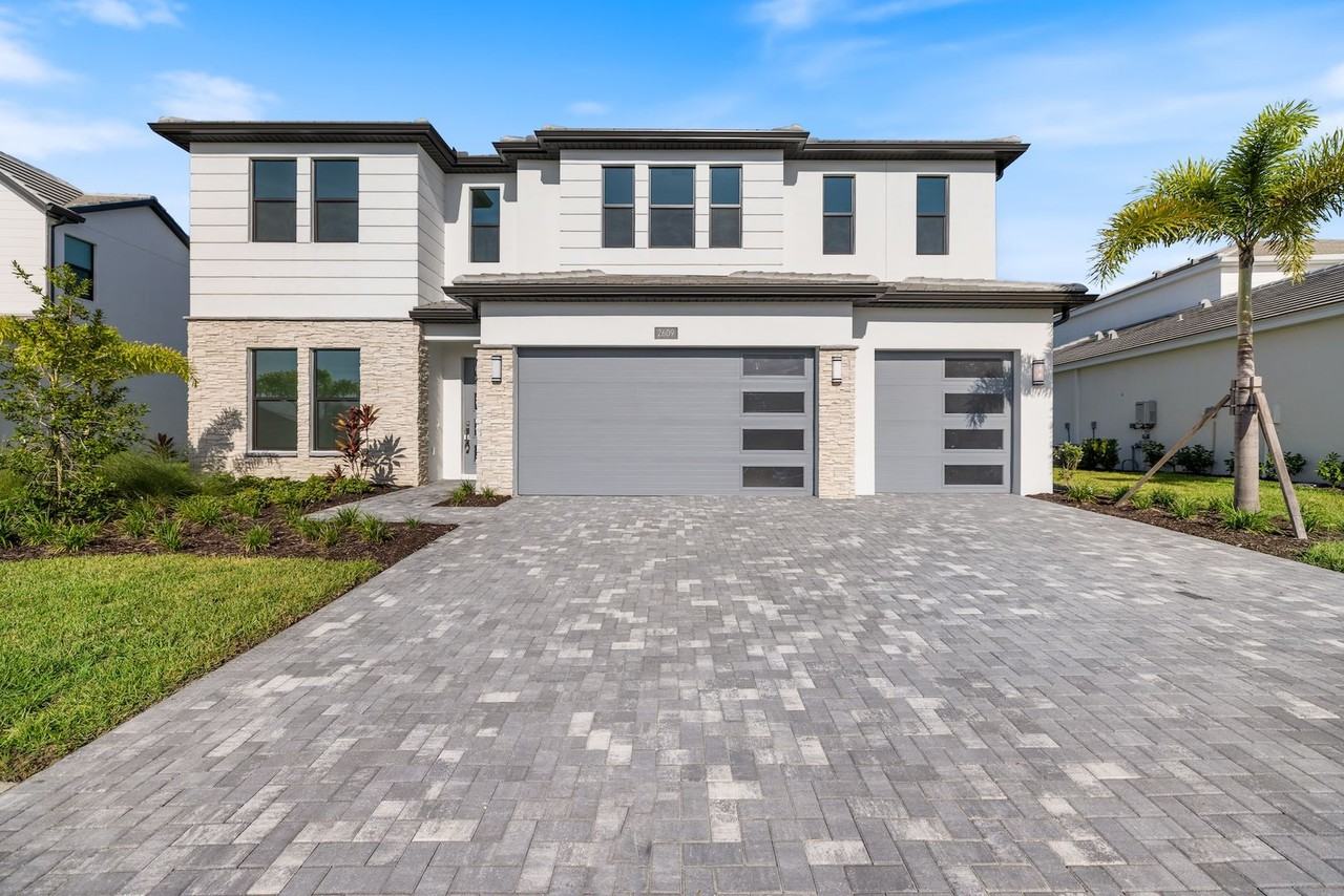 2609 Waterfront Cir - Photo 3 of 50