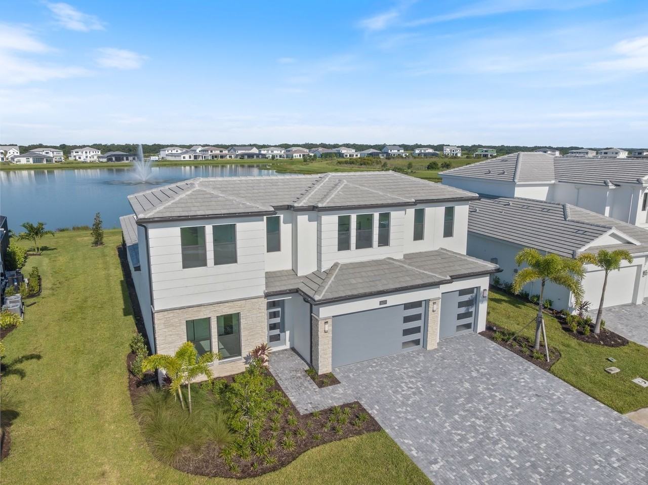 2609 Waterfront Cir - Photo 5 of 50