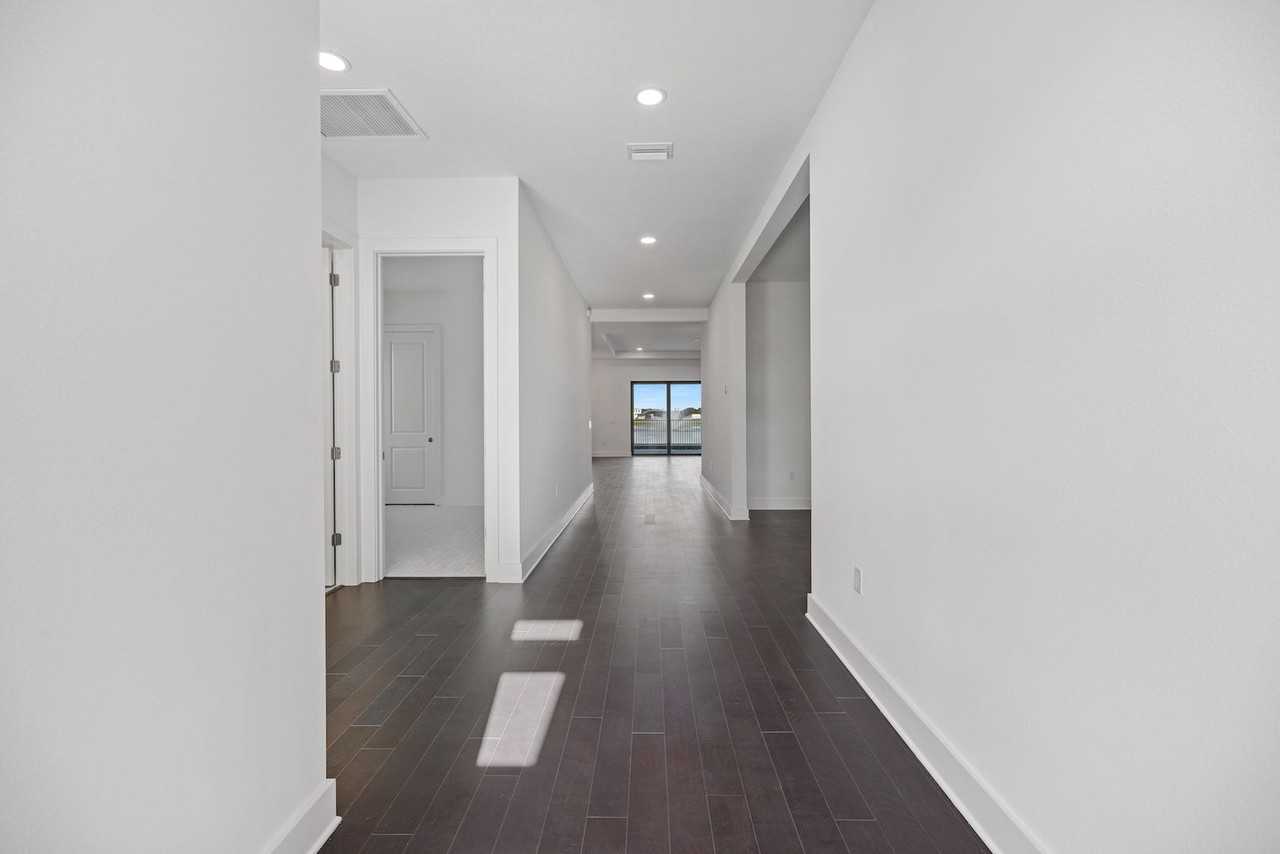 2609 Waterfront Cir - Photo 7 of 50
