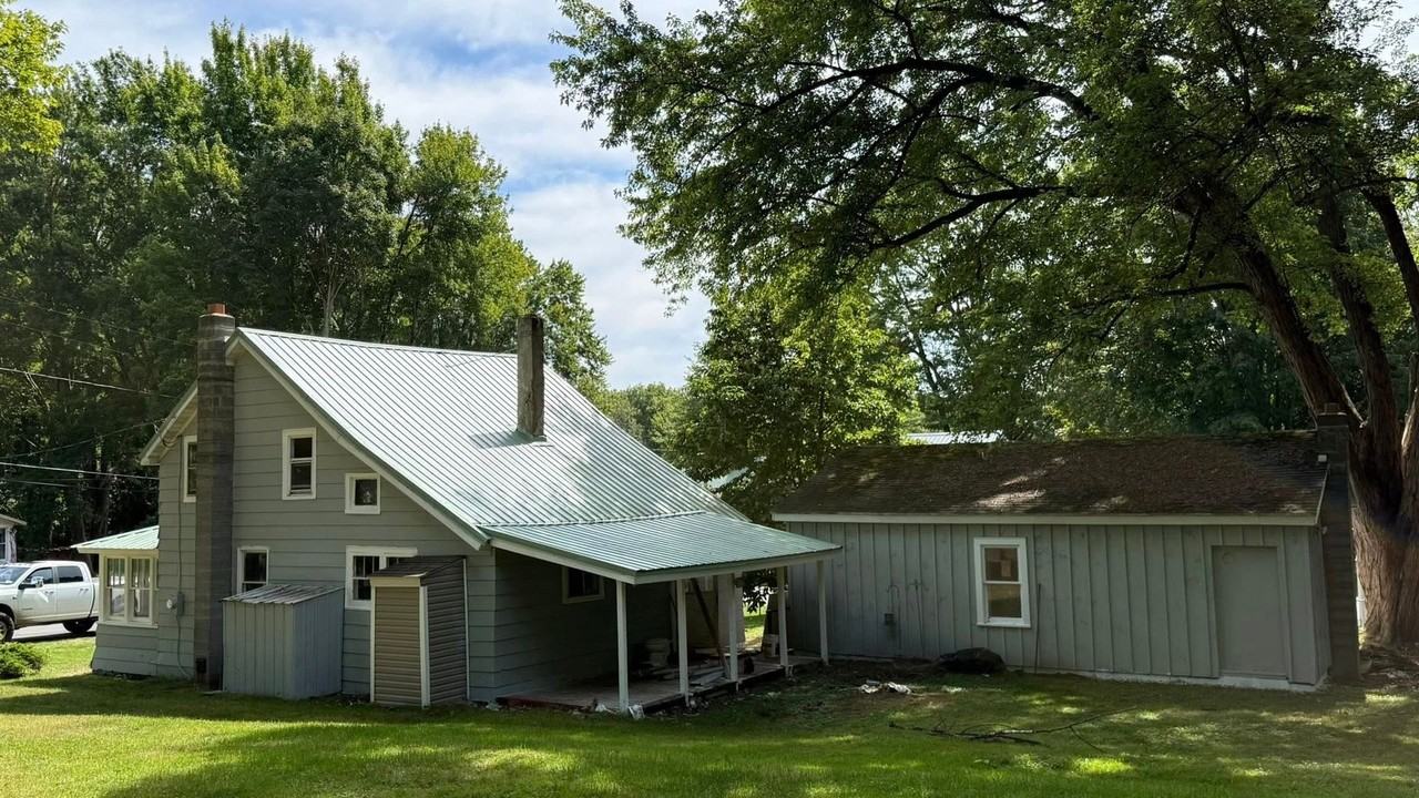 45 Railroad St - Photo 2 of 14