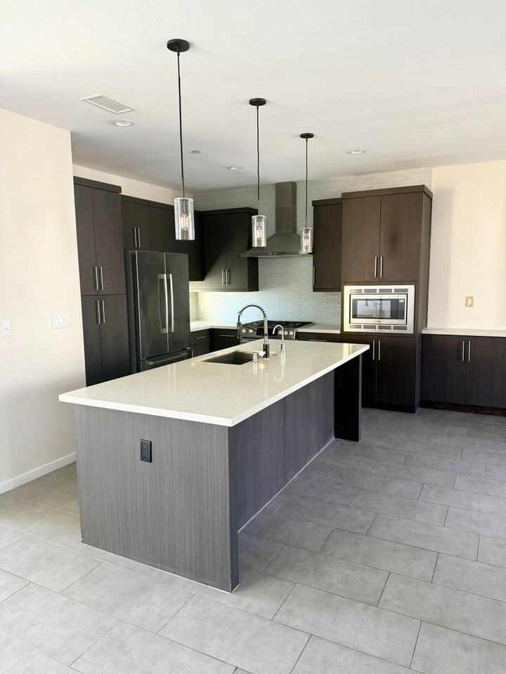 8341 Ridge Ct - Photo 2 of 24