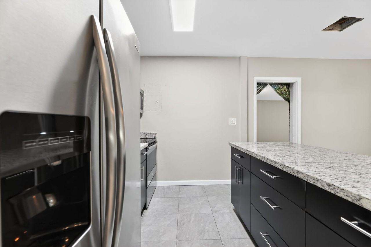 13000 Nw 20th Ave - Photo 4 of 35