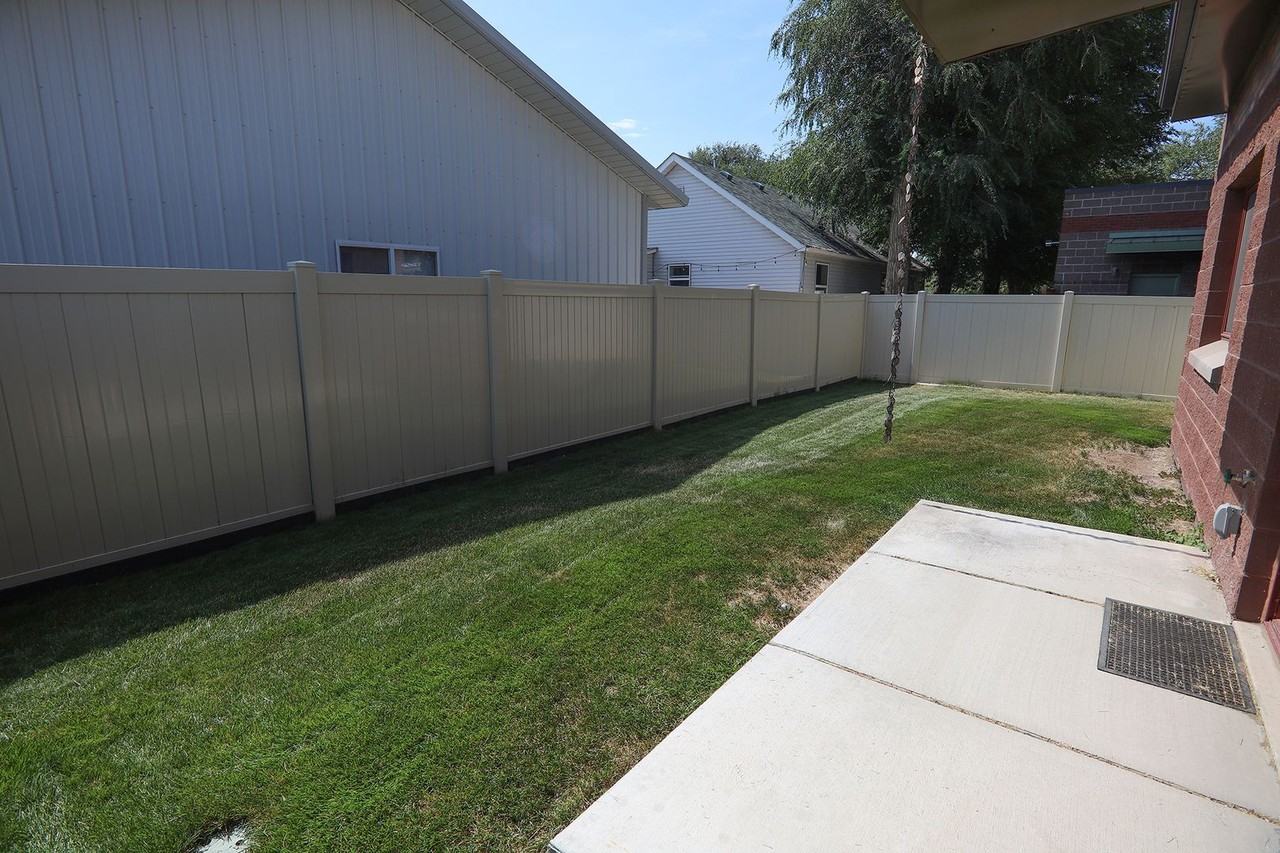 1252 Broadway St - Photo 2 of 12