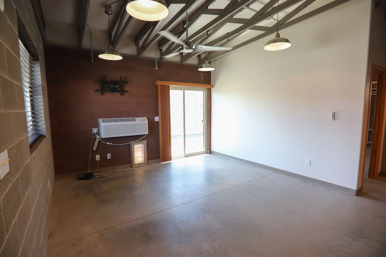 1252 Broadway St - Photo 4 of 12