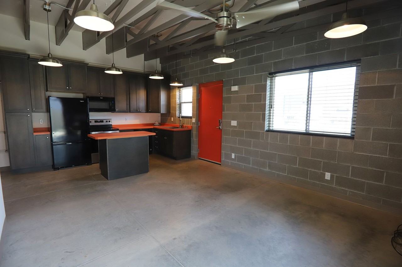 1252 Broadway St - Photo 5 of 12