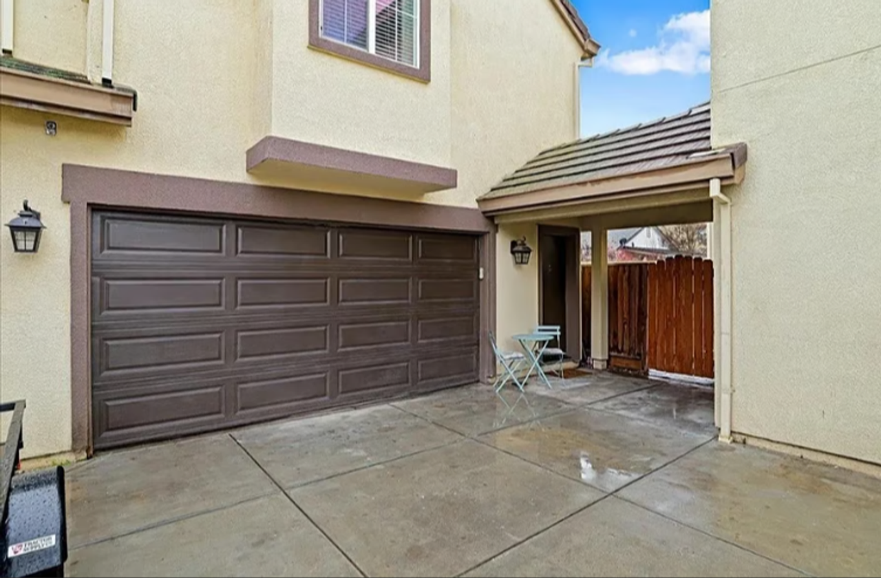 531 Stetson Drive - Photo 2 of 7