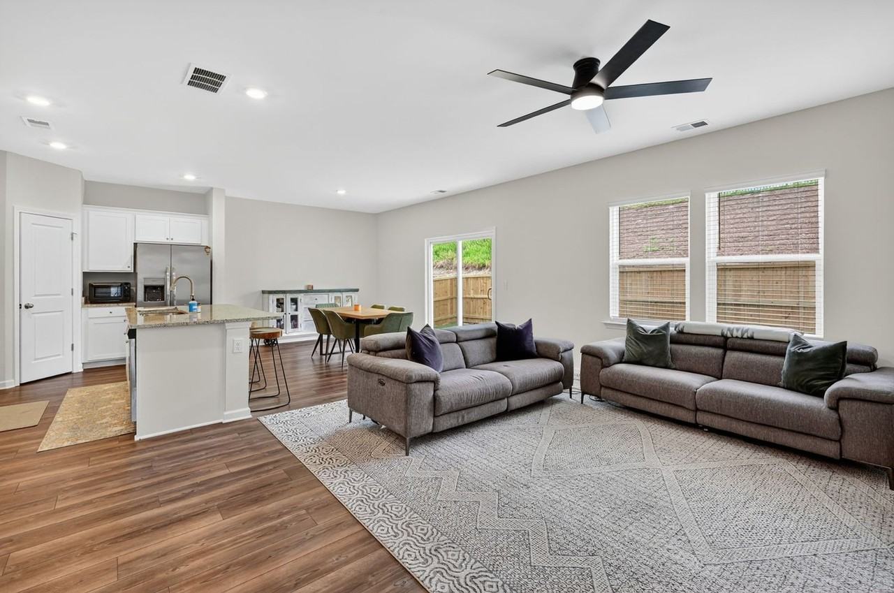 8308 Hunters Grove Rd - Photo 3 of 32