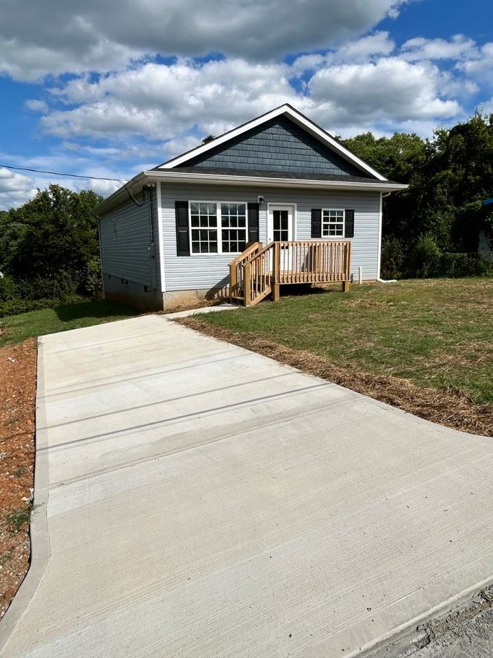 1524 Brown Ave - Photo 2 of 21