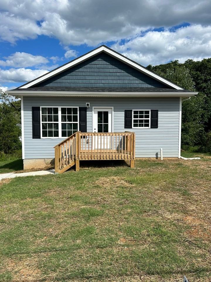 1524 Brown Ave - Photo 3 of 21