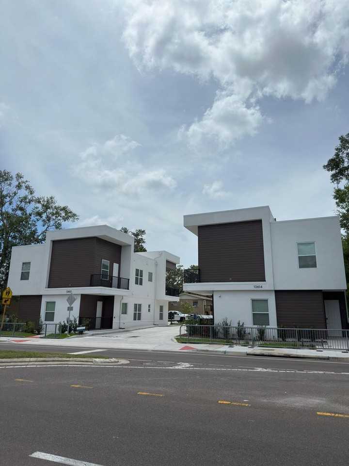 13614 N 22nd St - Photo 3 of 30