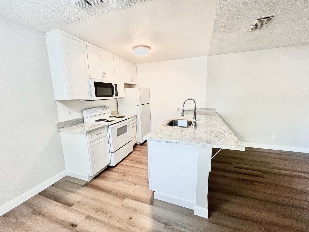 5632 Cypress Avenue - Photo 5 of 16