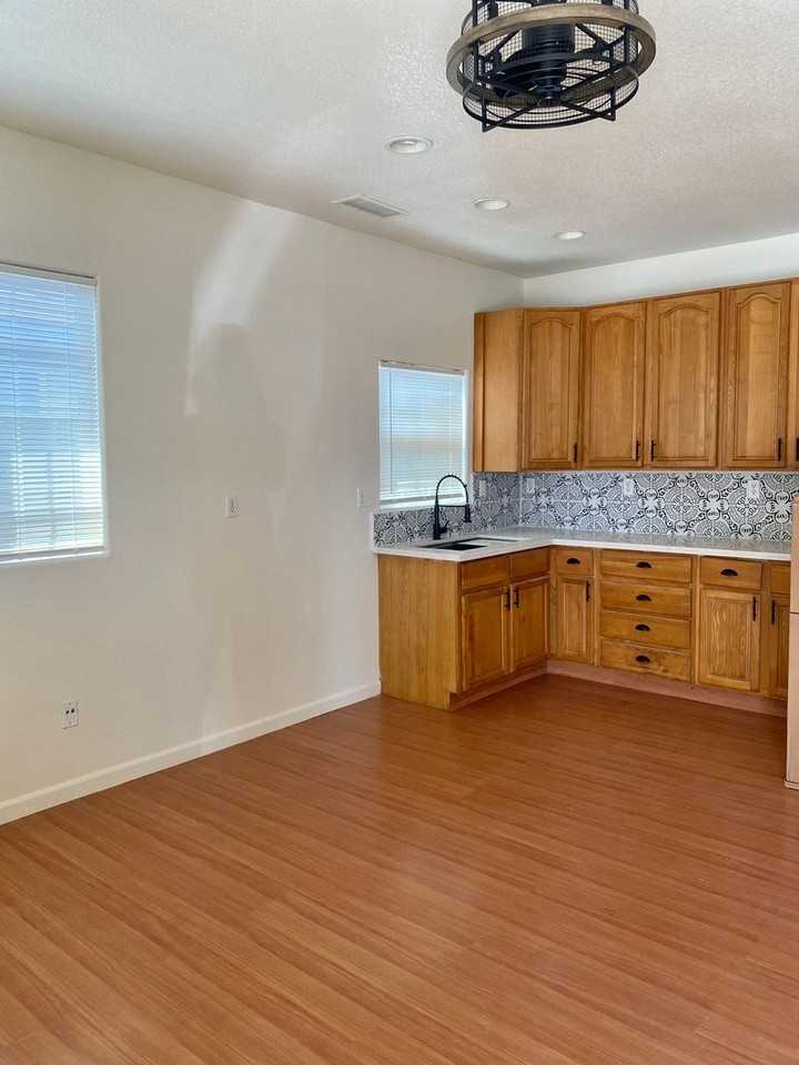 3733 Stanislaus St - Photo 2 of 10