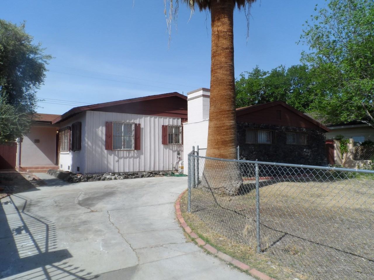 381 Upland Blvd - Photo 2 of 13