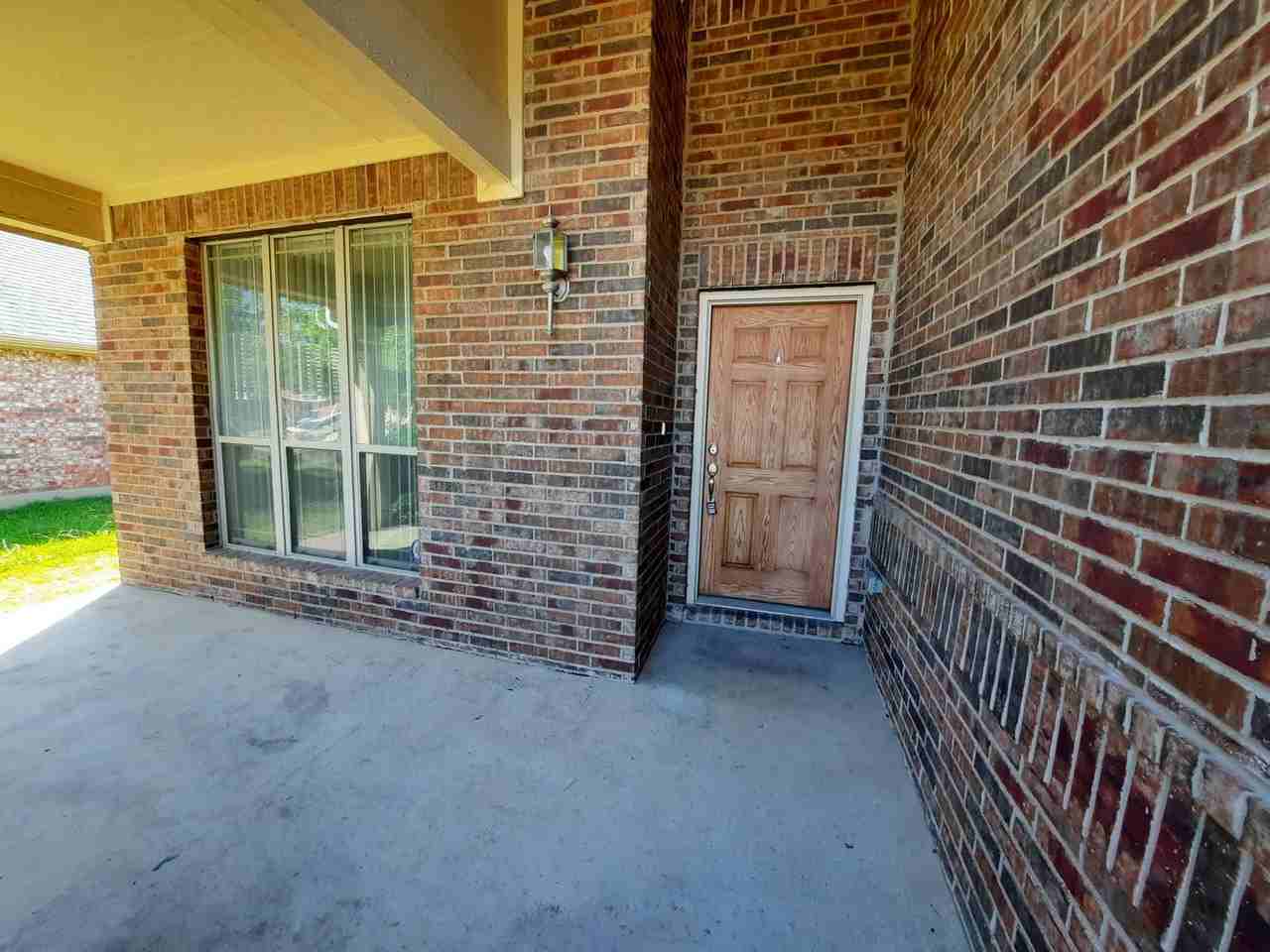 2209 Rockport Dr - Photo 2 of 29