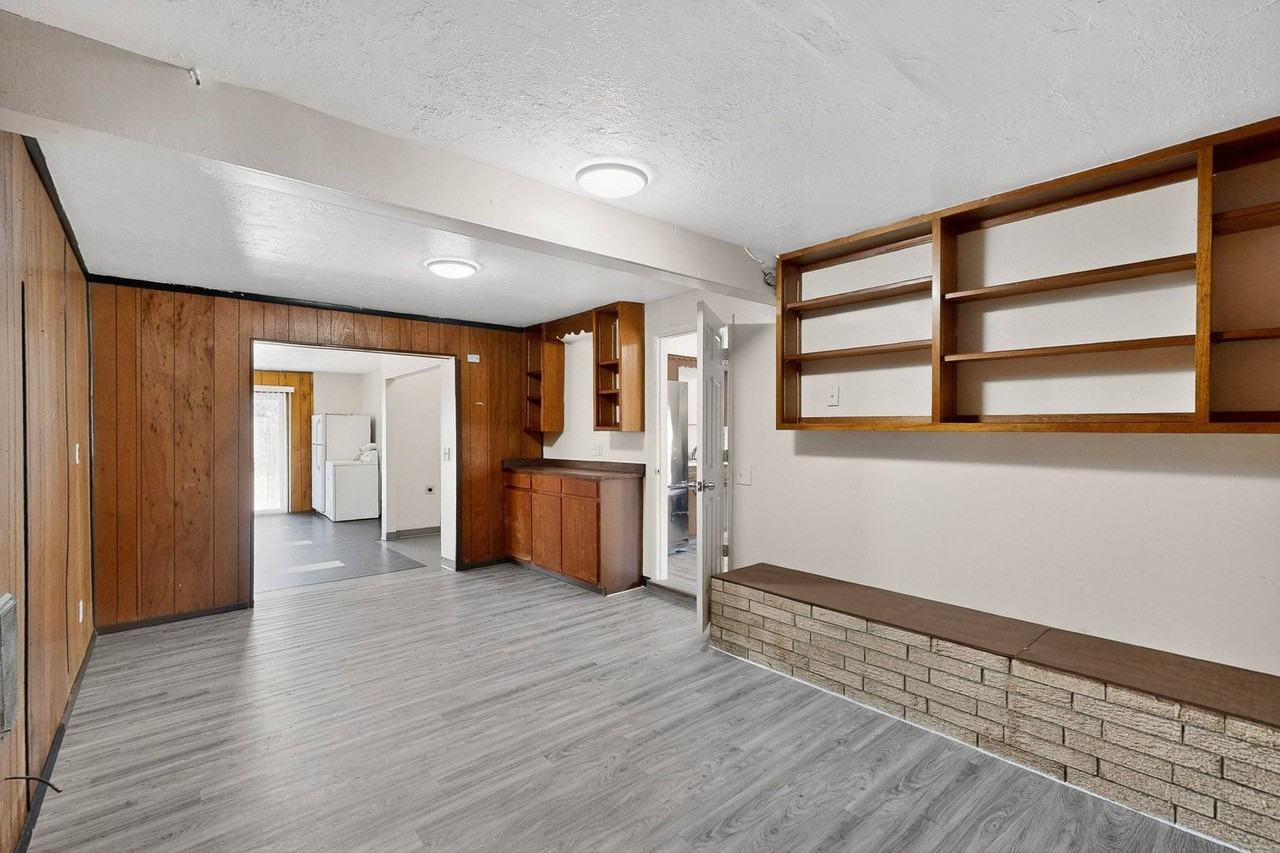 11725 Fox Point Ave Ne - Photo 2 of 42