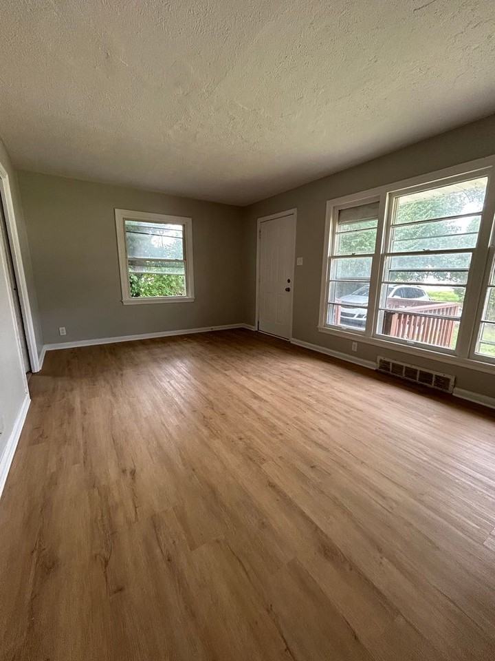 3605 N Dequincy St - Photo 3 of 15