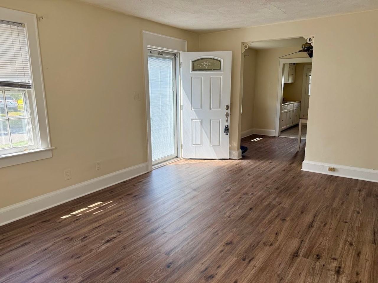 156 W Lorengo Ave - Photo 2 of 13