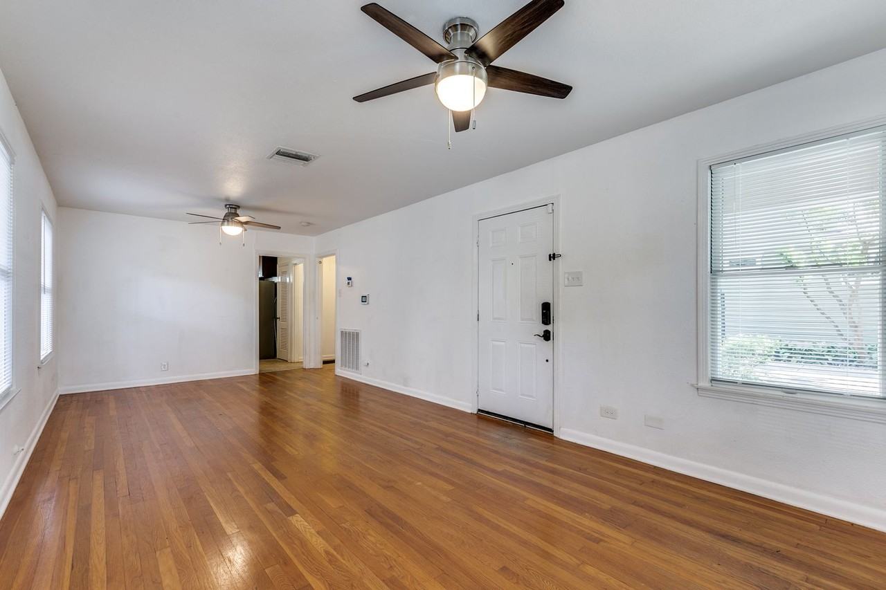 217 Corona Ave - Photo 4 of 25