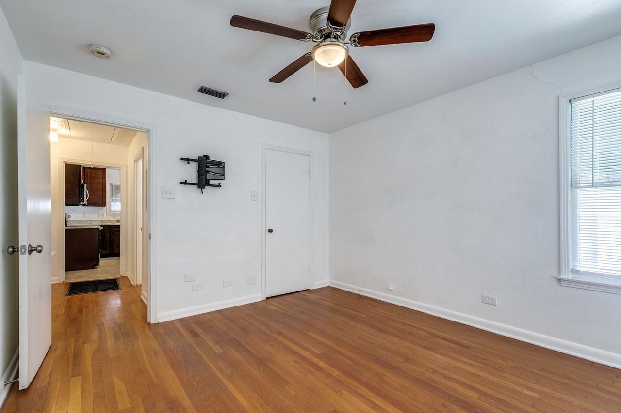 217 Corona Ave - Photo 7 of 25