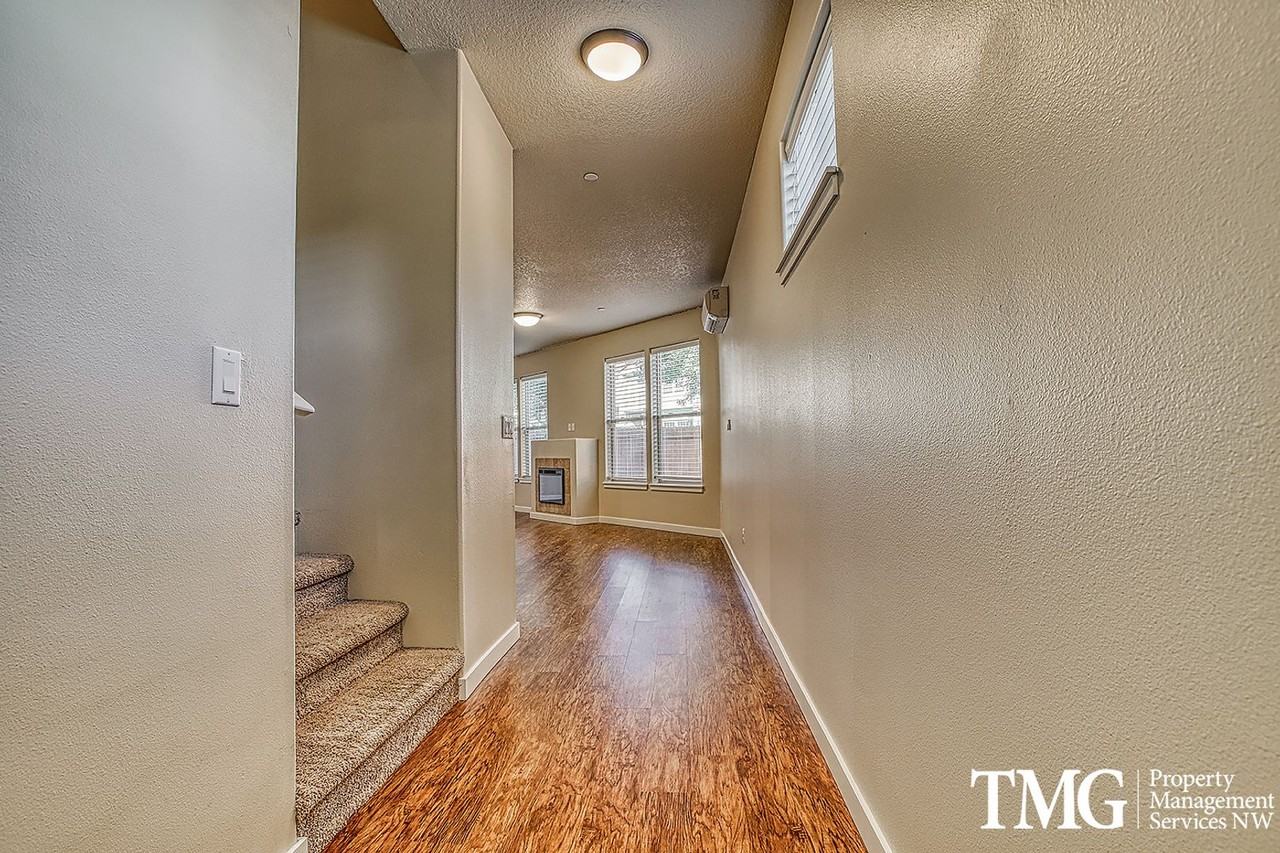 136 N 42nd Pl - Photo 3 of 27