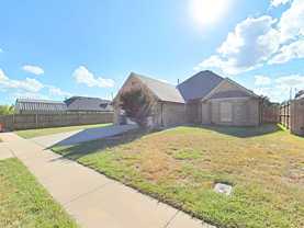 319 Sw Coral Ave - Photo 1 of 1