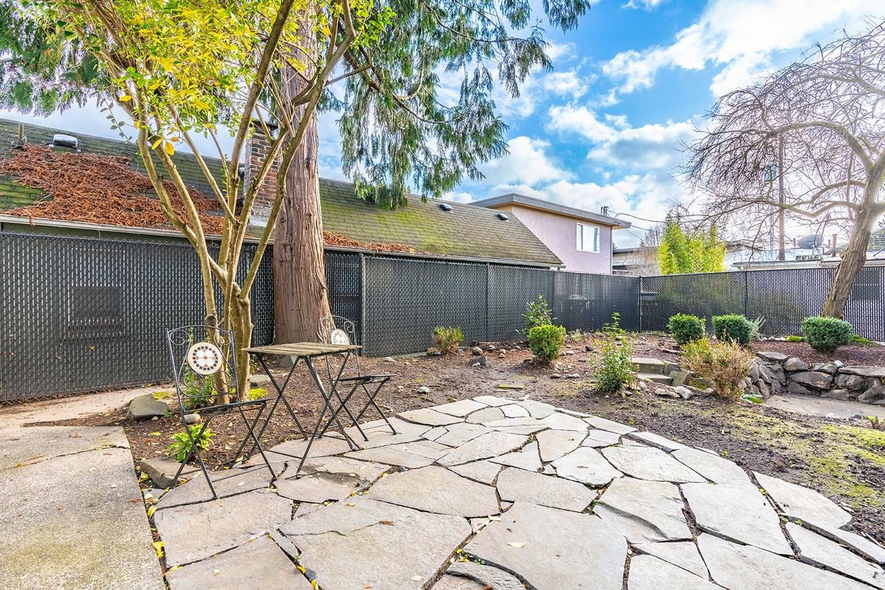 Whitman Apartments - Photo 3 of 9