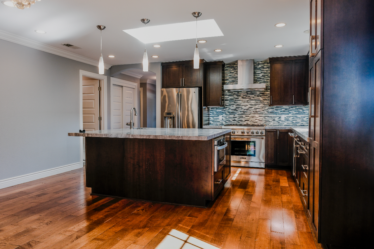 1327 Gilmore St - Photo 3 of 19