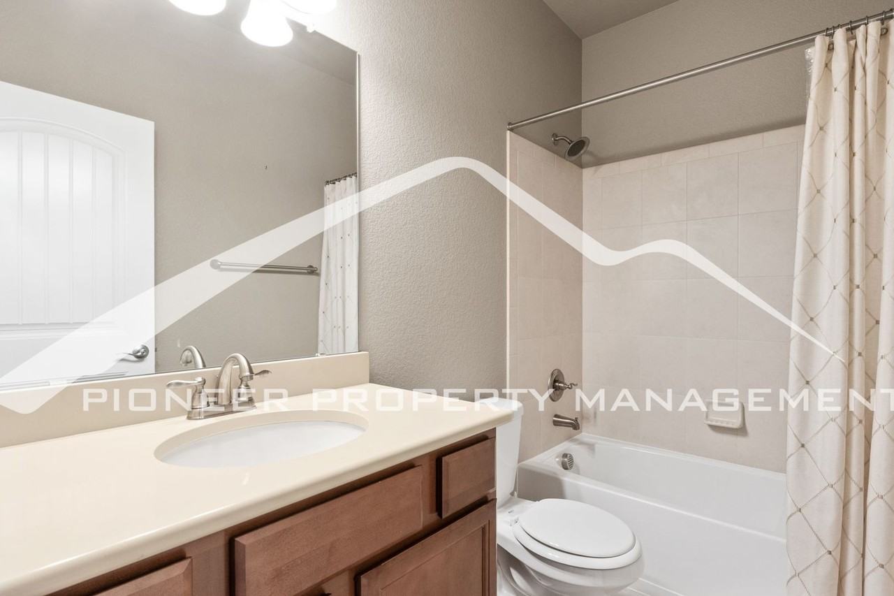 6758 Black Saddle Dr - Photo 5 of 27