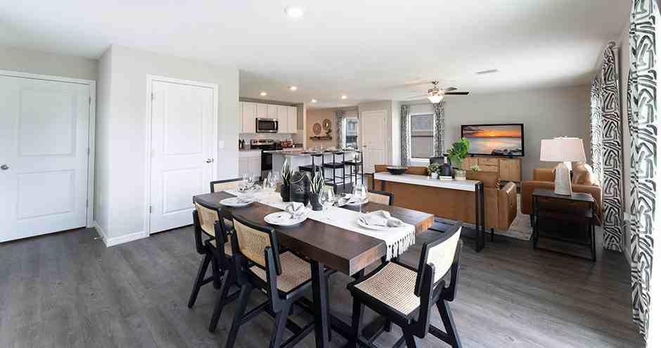 Bayport Place - Photo 5 of 34