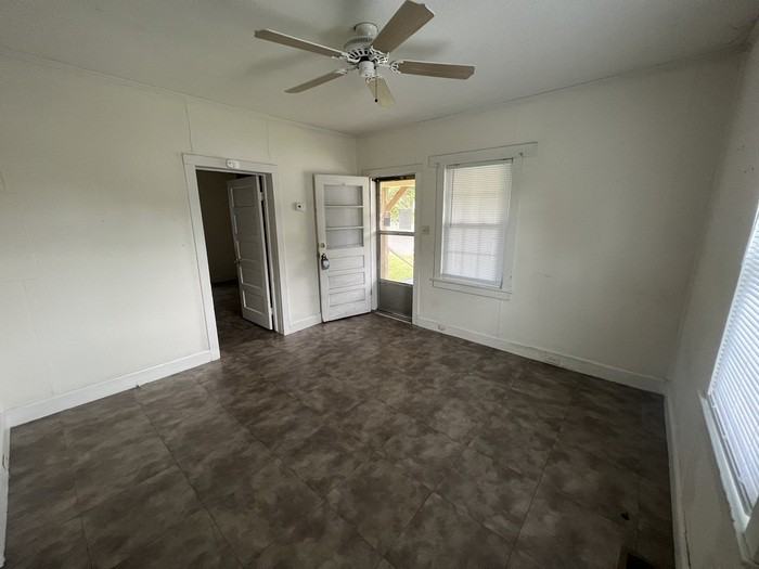 663 Williams St - Photo 3 of 12
