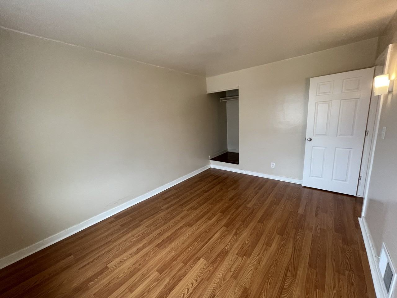 343 Hemlock Dr - Photo 2 of 10